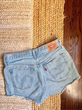 Levi’s 501 cutoff denim shorts size 28